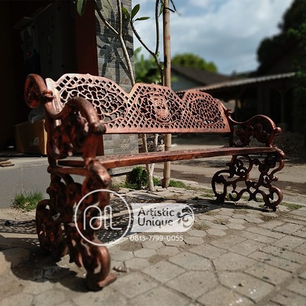 kursi ukel ornamental antik