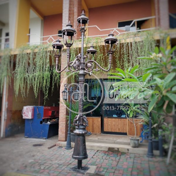 tiang lampu antik lima cabang