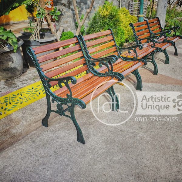 kursi besi antik untuk teras