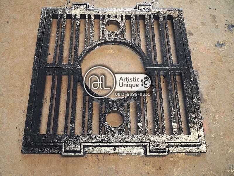 Grill Pohon Pelindung Akar
