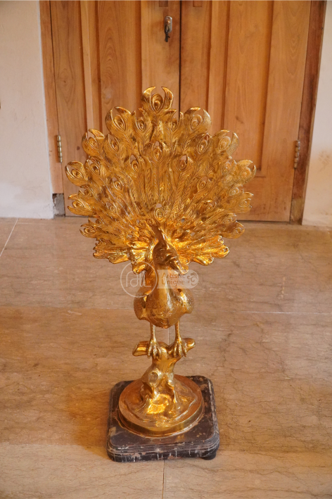 ornamen kuningan patung merak 1