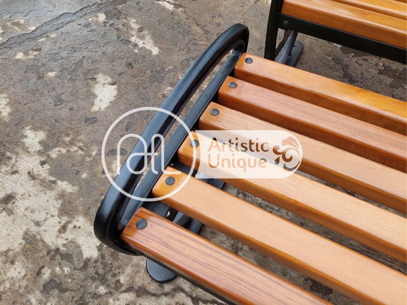 tempat duduk di taman