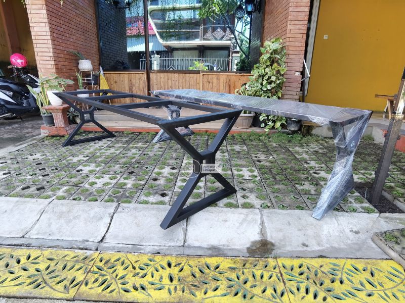 Kaki Meja Besi Unik