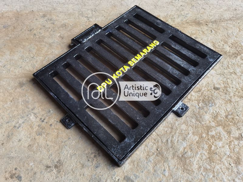 Grill Besi Penutup Selokan Besi
