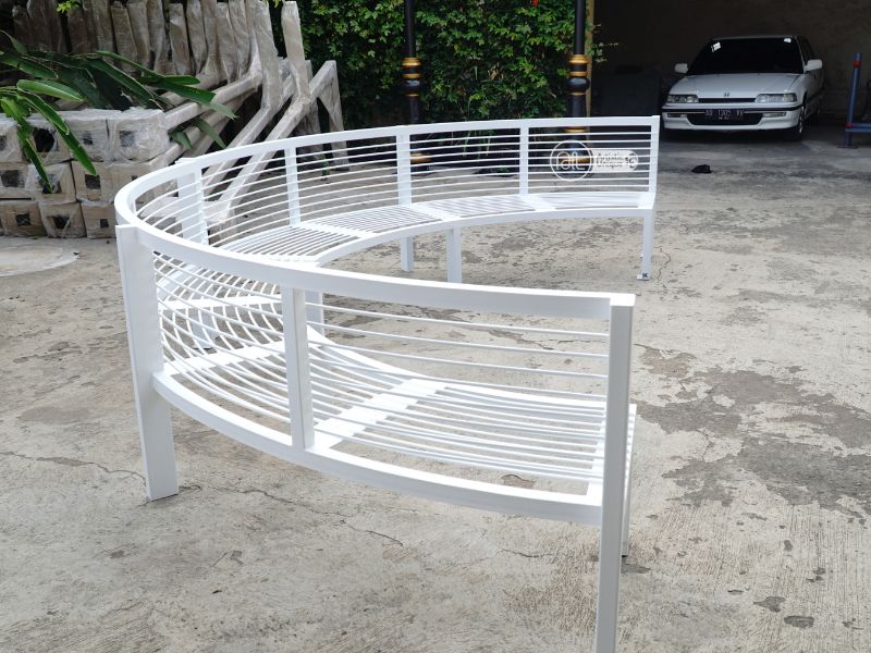 kursi taman besi