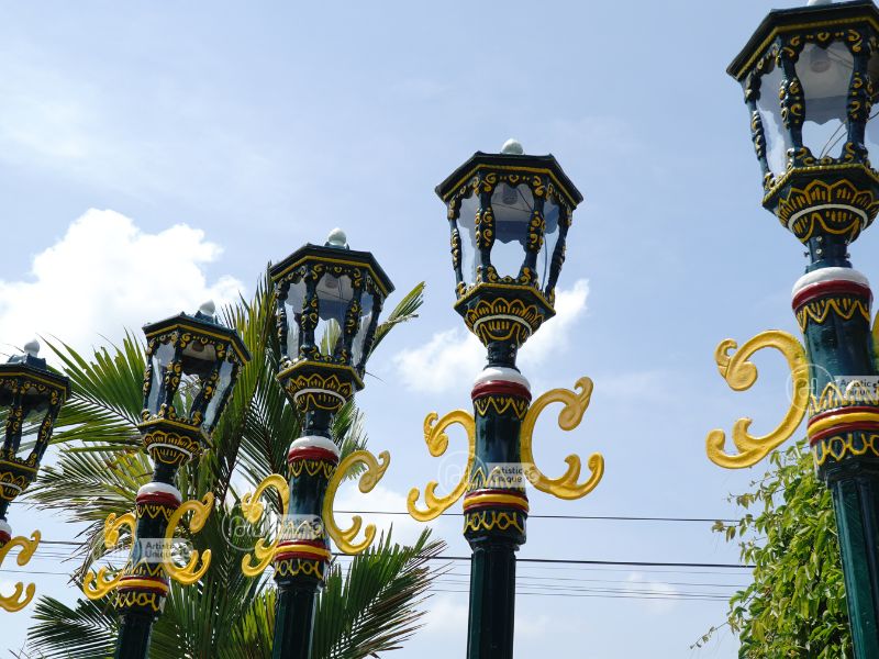tiang lampu taman