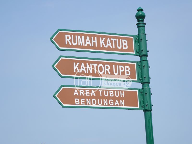 Plang Jalan Penunjuk Arah