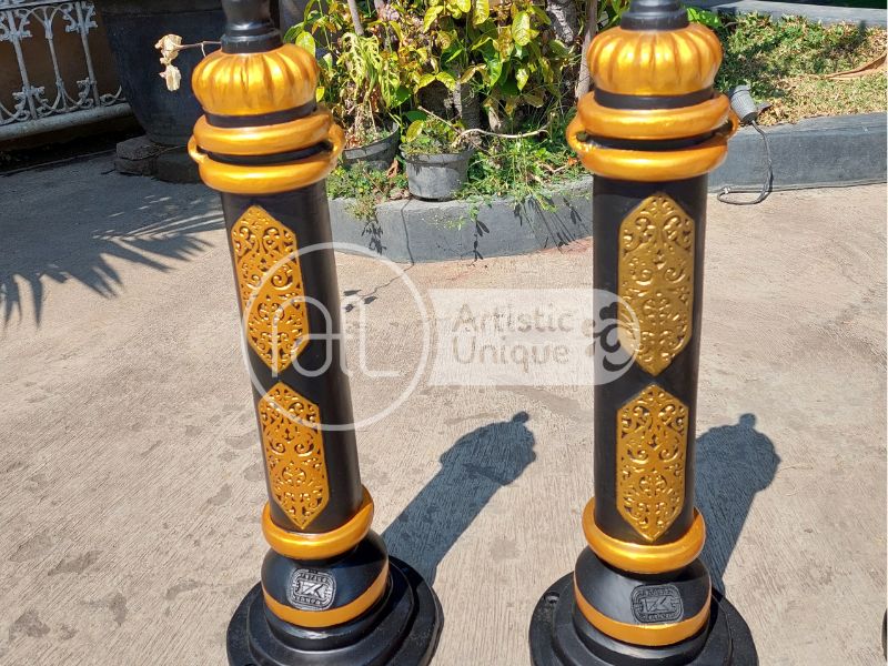 Tiang Pembatas Jalan