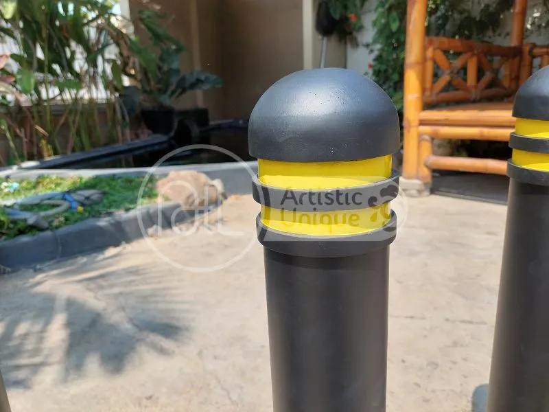 Bollard Pemisah Jalur