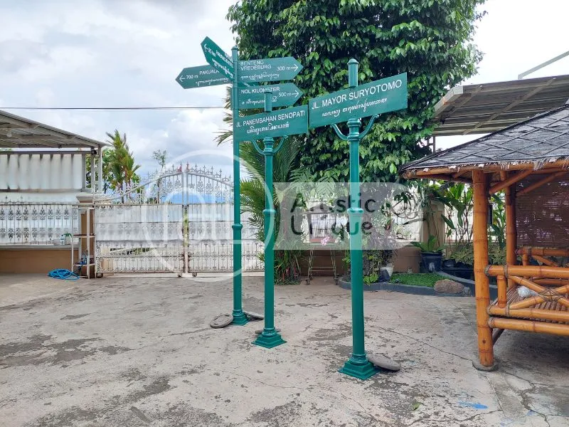 Tiang Papan Nama Jalan